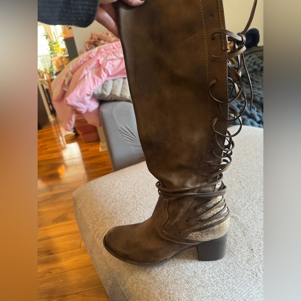 NWOT Southern Fried Chics Brown Lace-Up Knee high Boots with Glitter, size 10